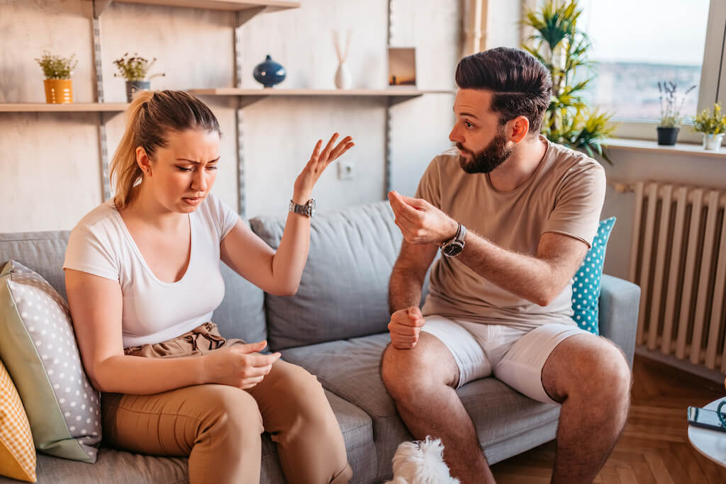 Ο σύζυγός μου γυρίζει τα πάντα εναντίον μου: 9 τρόποι με τους οποίους μπορείτε να αντιδράσετε