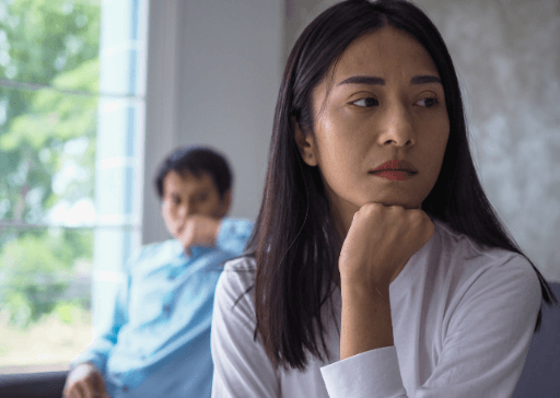 17 tegn på at din mand er følelsesmæssigt utilgængelig (og hvad du kan gøre ved det)